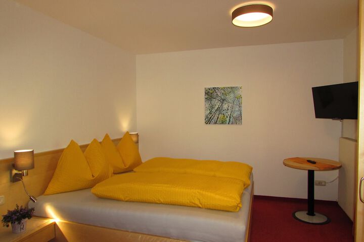 Room 3 of 80