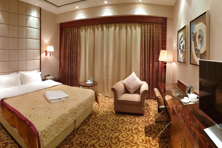 Room 10 of 48