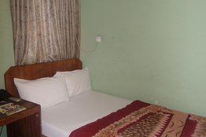 Room 21 of 33