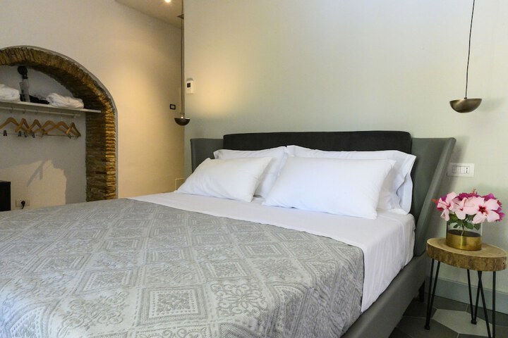 Room 2 of 39