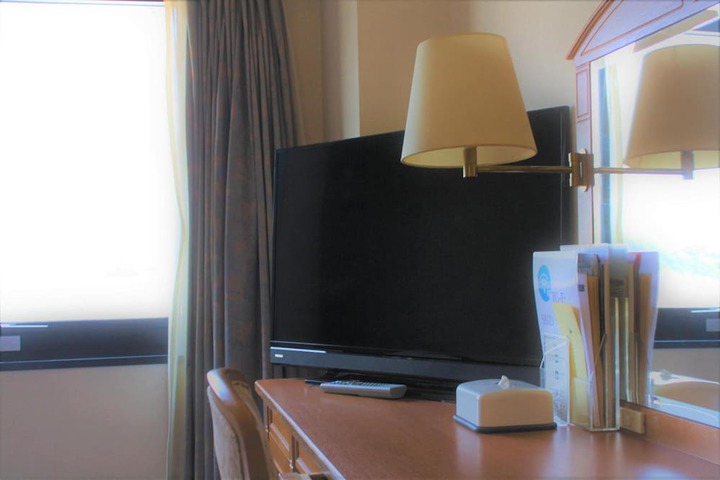 Room 10 of 28