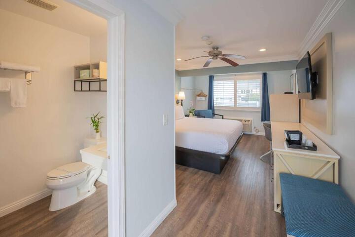 Standard Room, King or Two Doubles (2 of 3)
