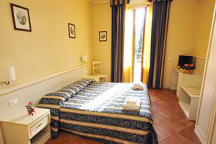 Room 14 of 33