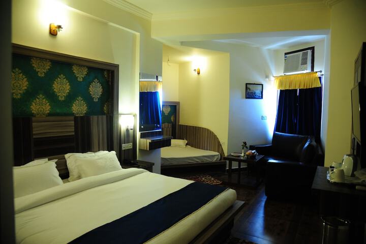 Room 13 of 76