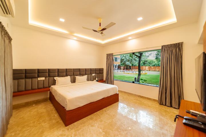 Room 3 of 20