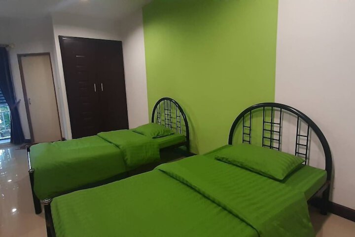 Room 6 of 17