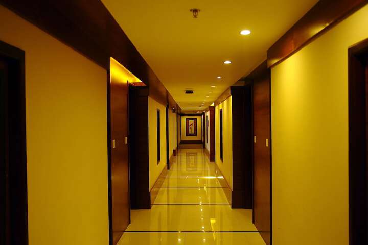Ballroom/Hall 31 of 33