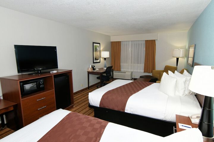 2 Queen Beds (18 of 18)