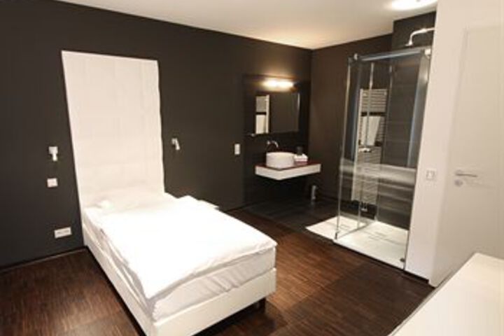 Room 12 of 21