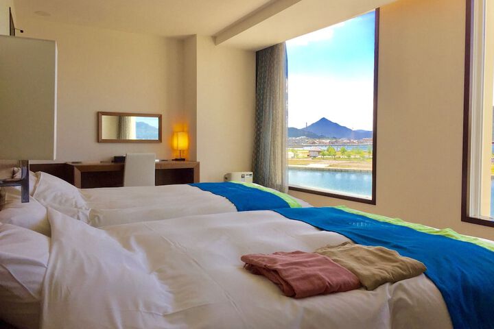 Room 5 of 16