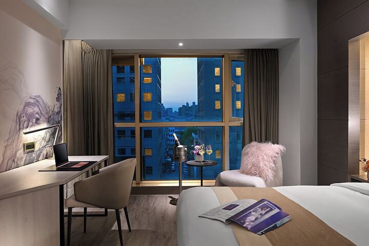 Room 42 of 94