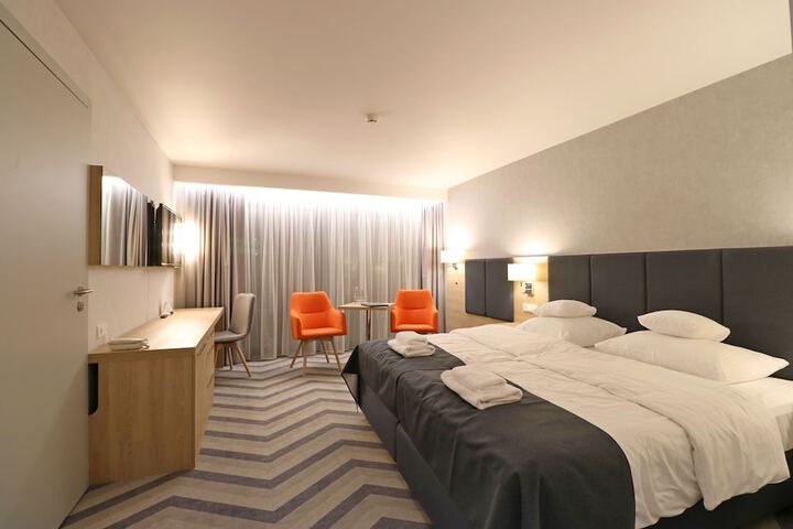 Room 5 of 38