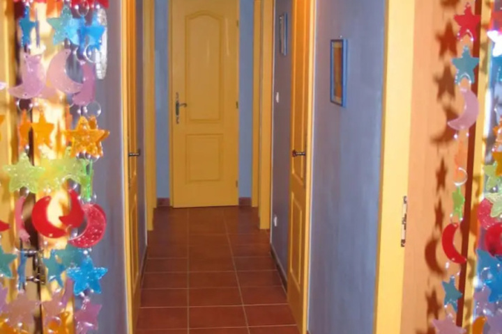 Room 9 of 18