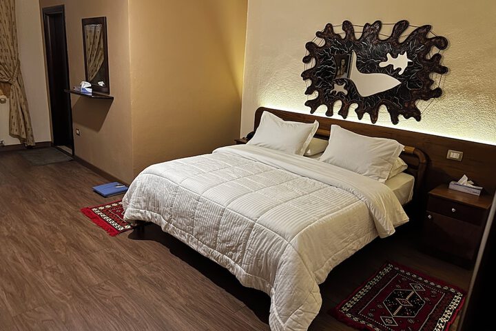 Room 11 of 28