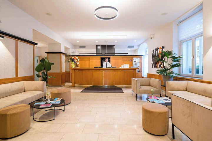 Entrance & Lobby