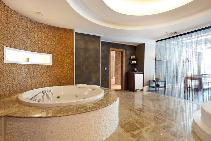Room 30 of 90