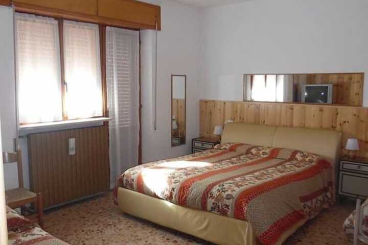 Room 9 of 17