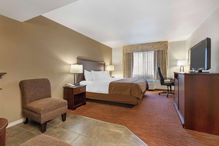 2 Queen Beds High Speed Internet Accessible First Floor Pet Friendly Room Coffee Maker Shower Only Full Breakfast (12 of 27)