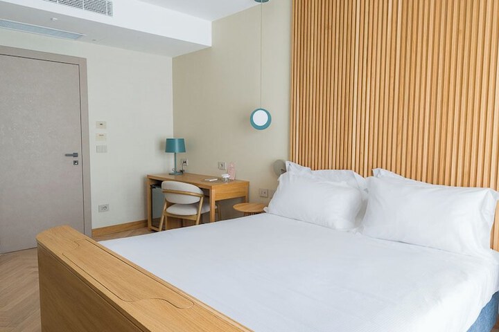Room 12 of 20