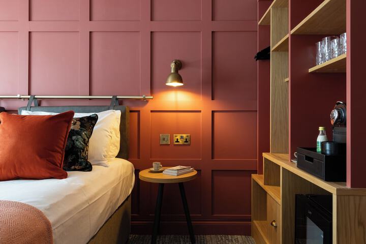 Room 33 of 63