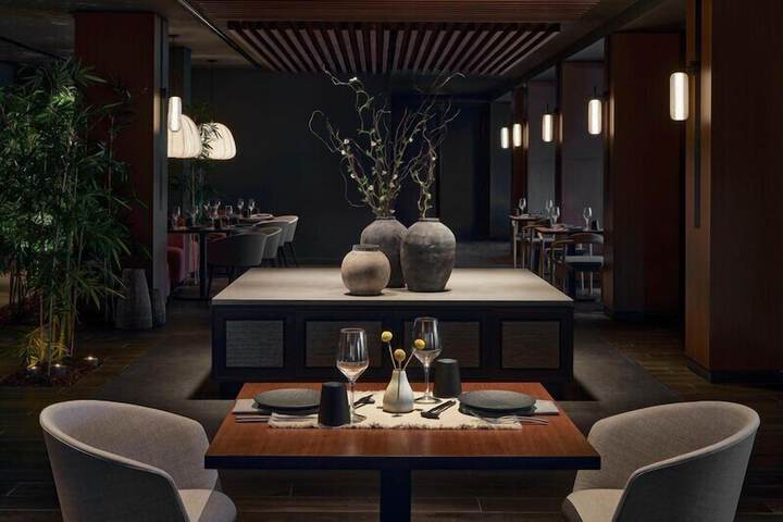 Dining 340 of 611
