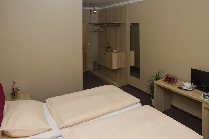 Room 8 of 39