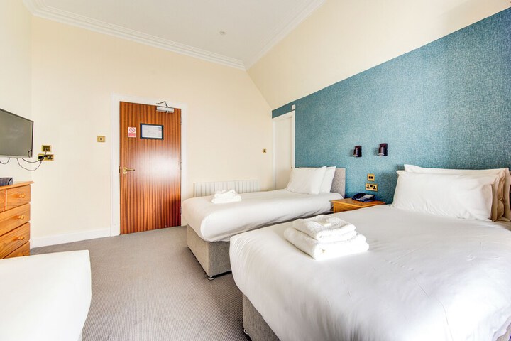 Room 17 of 105
