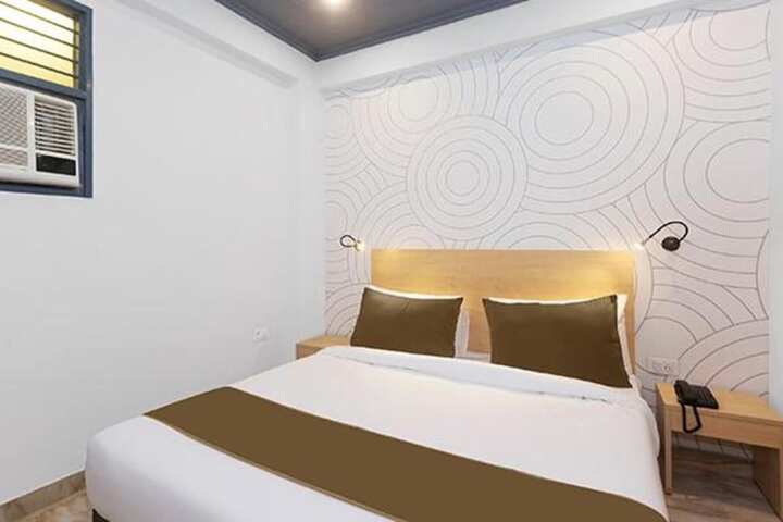 Room 6 of 15
