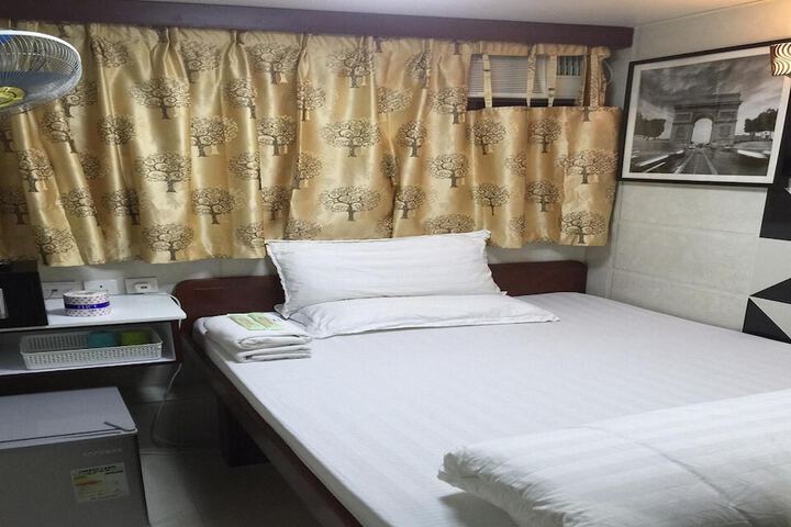 Room 30 of 48