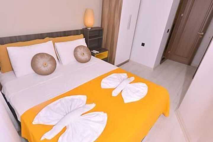 Room 13 of 22