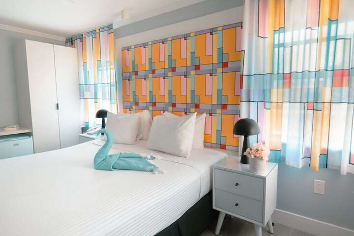 1 King Bed (3 of 10)