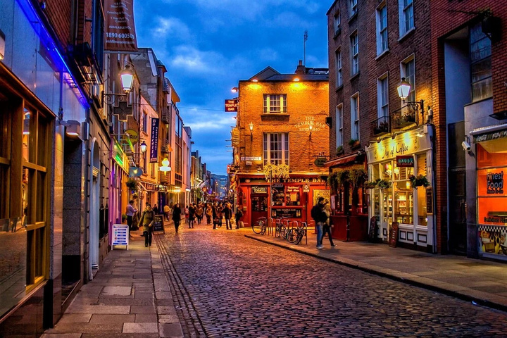 Bright & Modern 2 Bed in Dublin City Centre