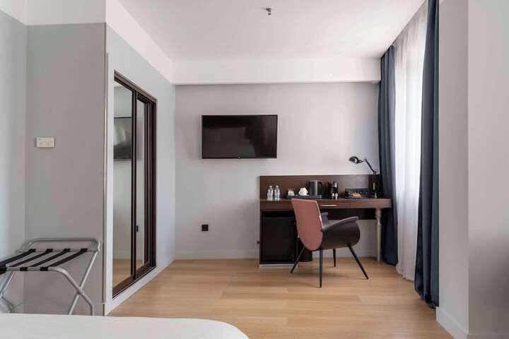 Room 46 of 182