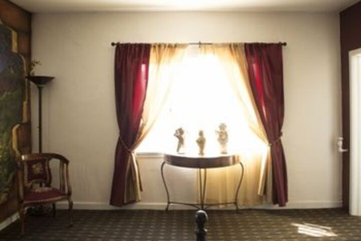 Room 6 of 9