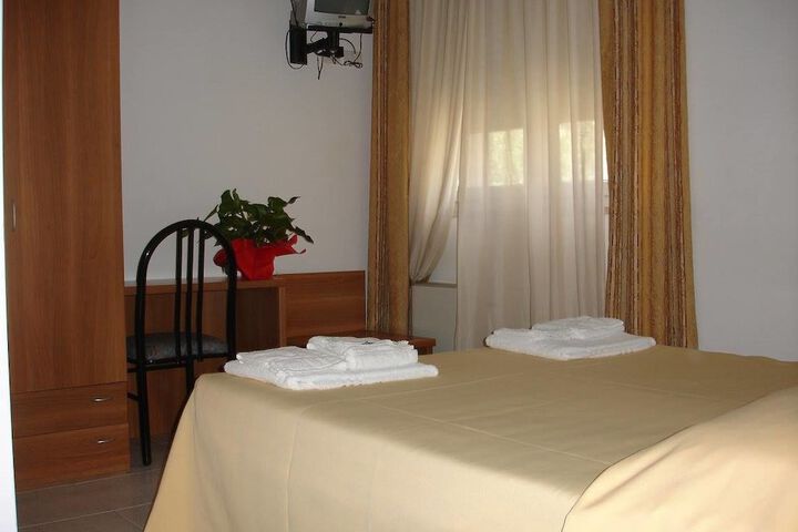 Room 12 of 19