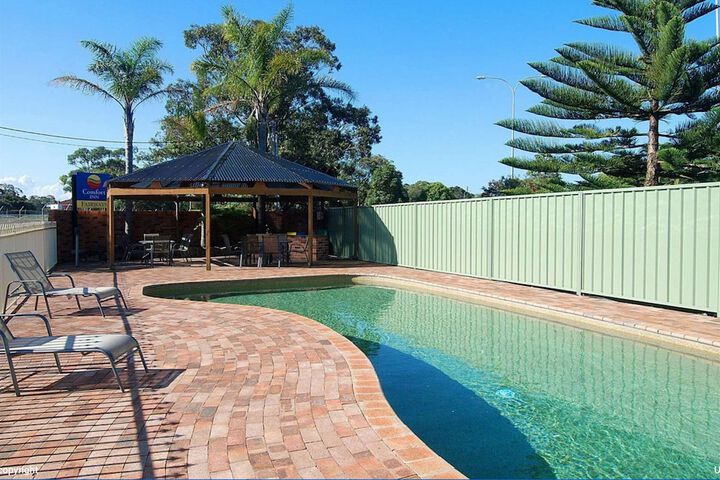 Pool 40 of 60