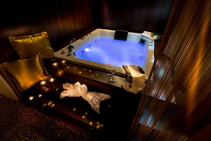 Hot Tub 29 of 68