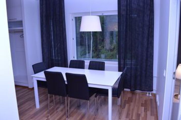 Room 7 of 12