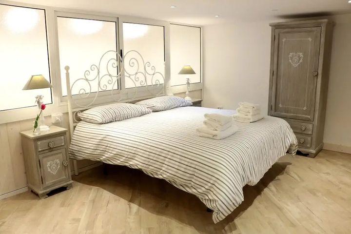 Room 2 of 17