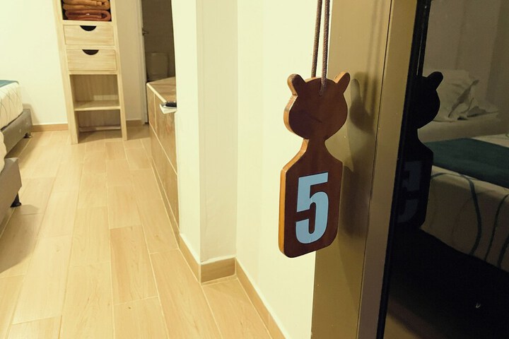 Room 28 of 123