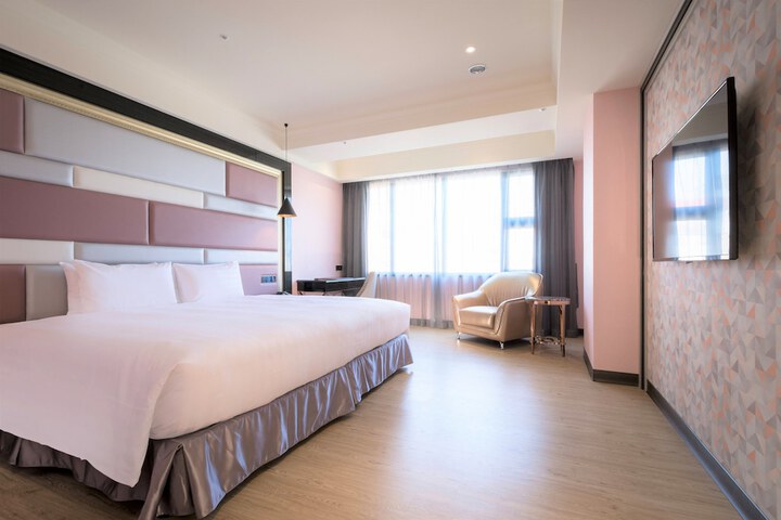Room 9 of 37