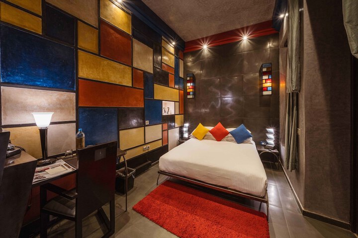 Room 13 of 42