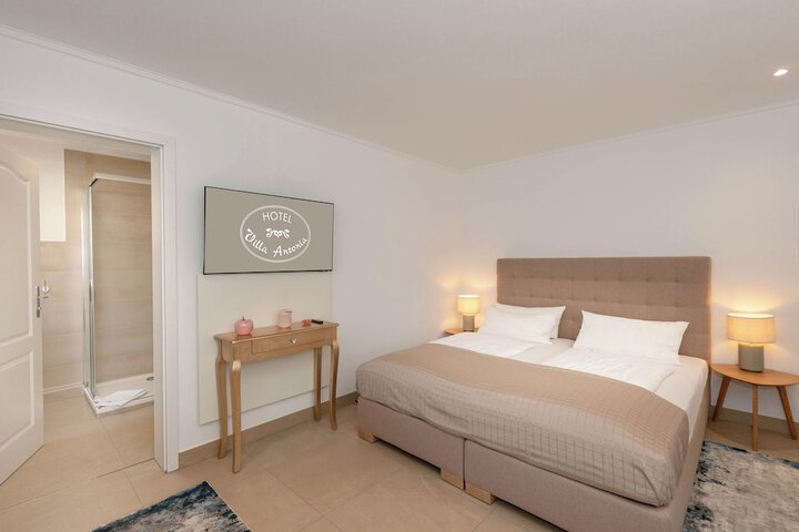 Room 8 of 36