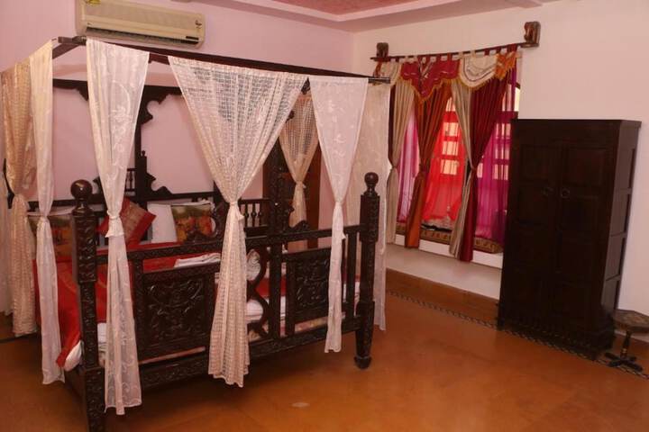 Room 17 of 24