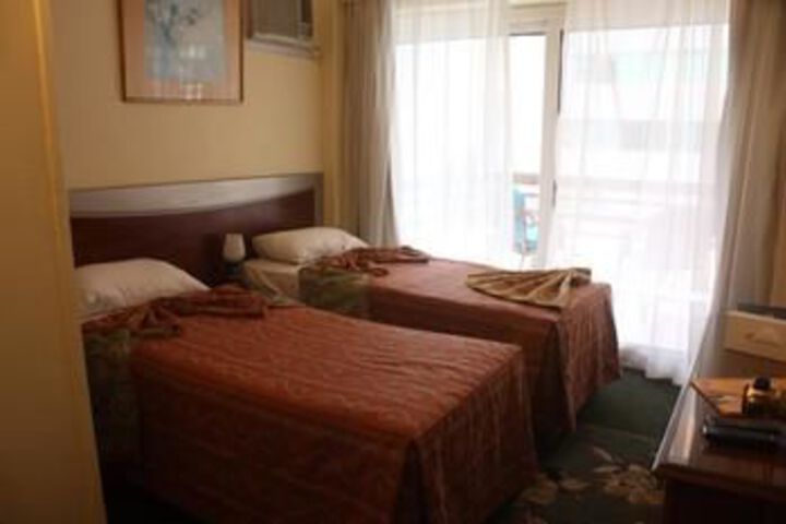Room 9 of 25