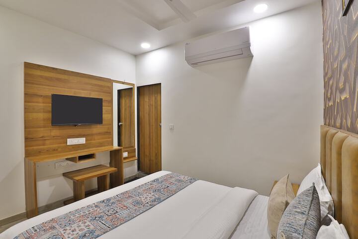 Room 9 of 15