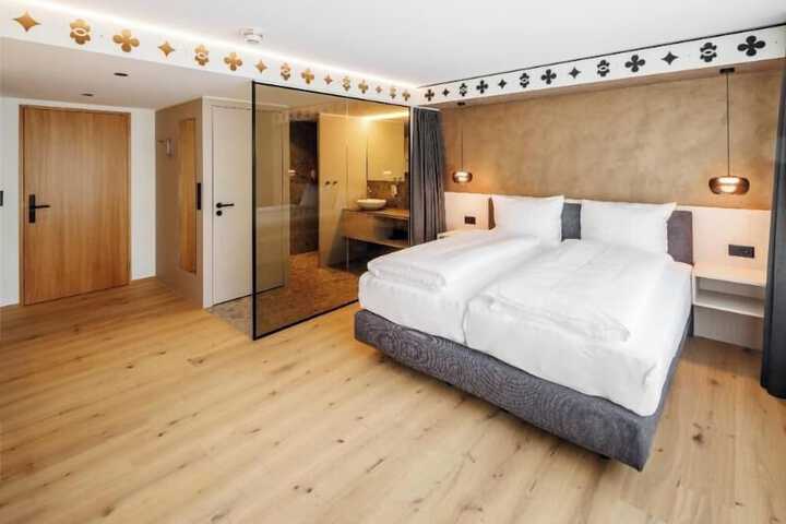 Room 5 of 29