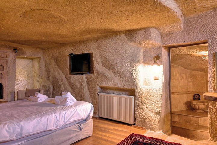 Room 27 of 69