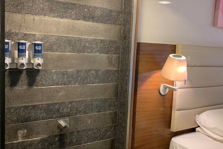 Room 28 of 59