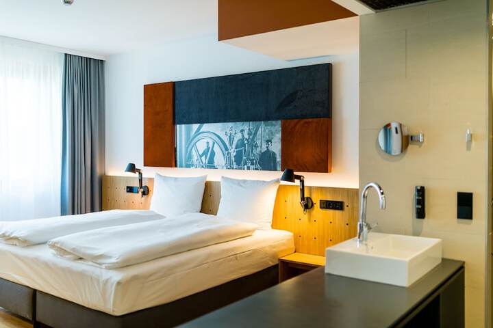 Room 34 of 83
